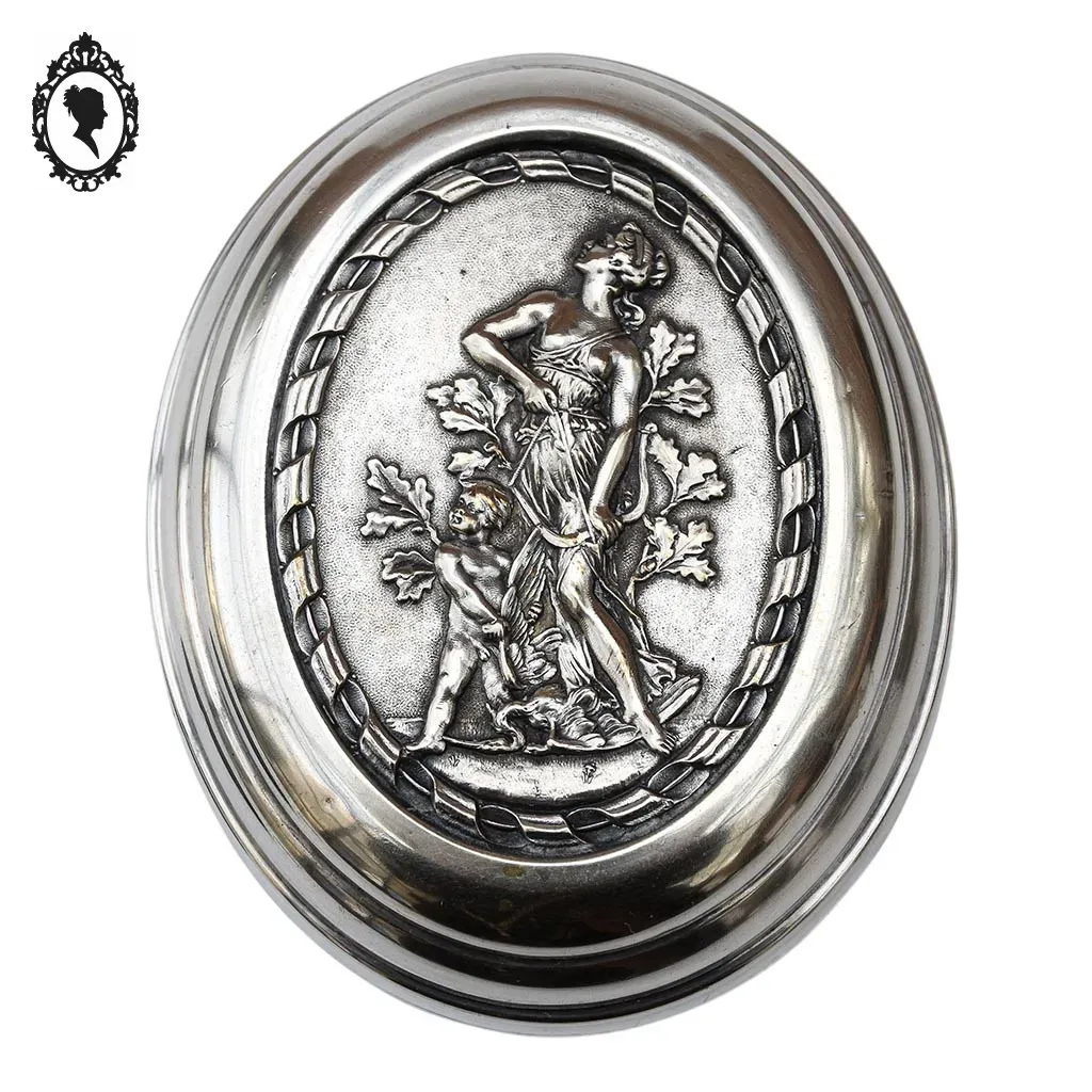 Boite ou bonbonnière en métal argenté ovale avec une scène romantique vintage – Image 3