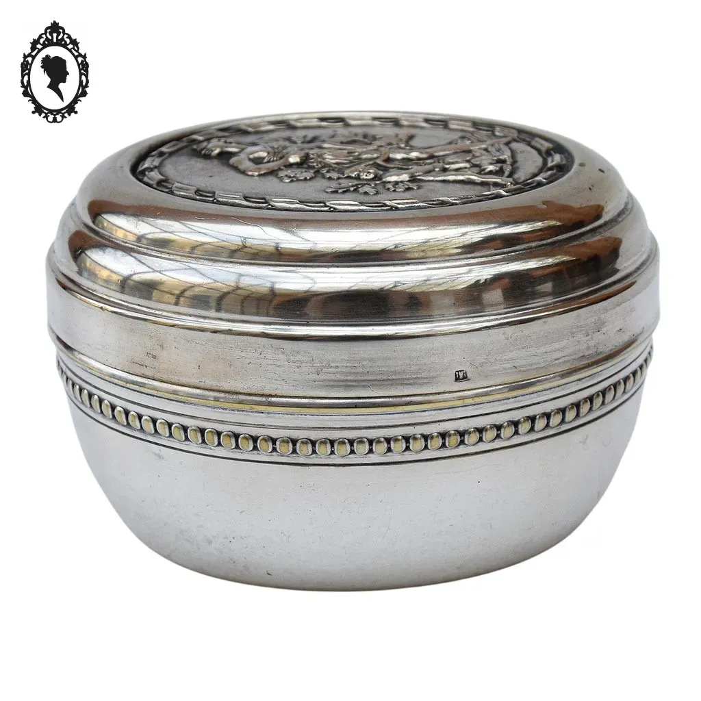 Boite ou bonbonnière en métal argenté ovale avec une scène romantique vintage – Image 5