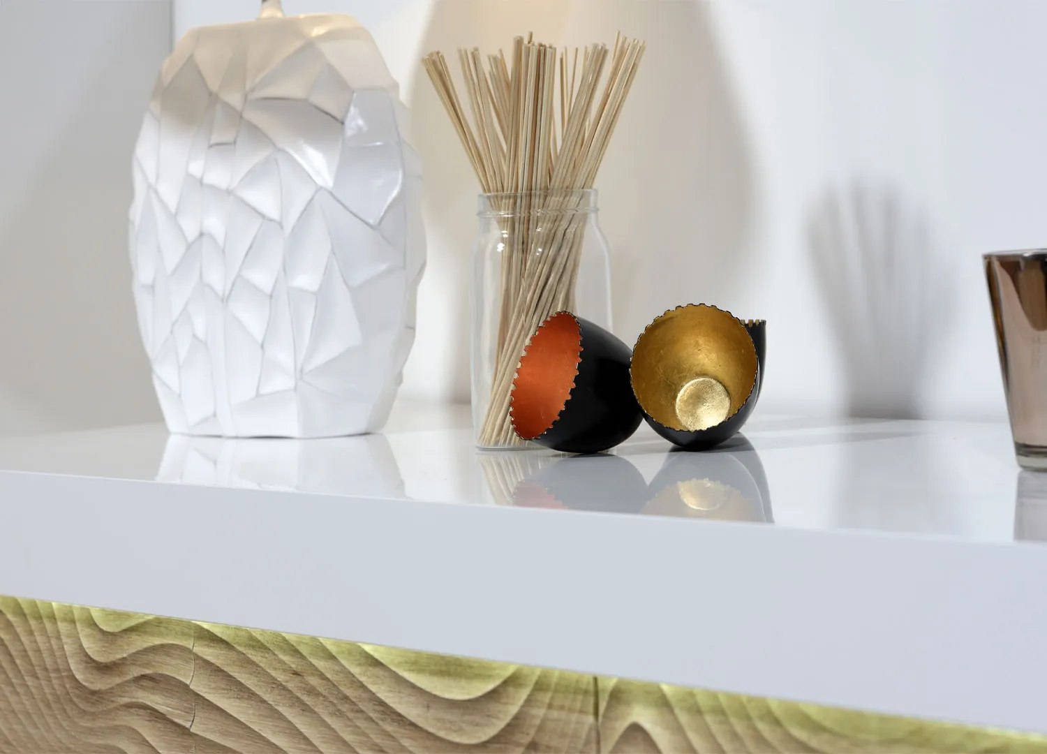 Meuble de rangement haut blanc laqué et bois – Image 5