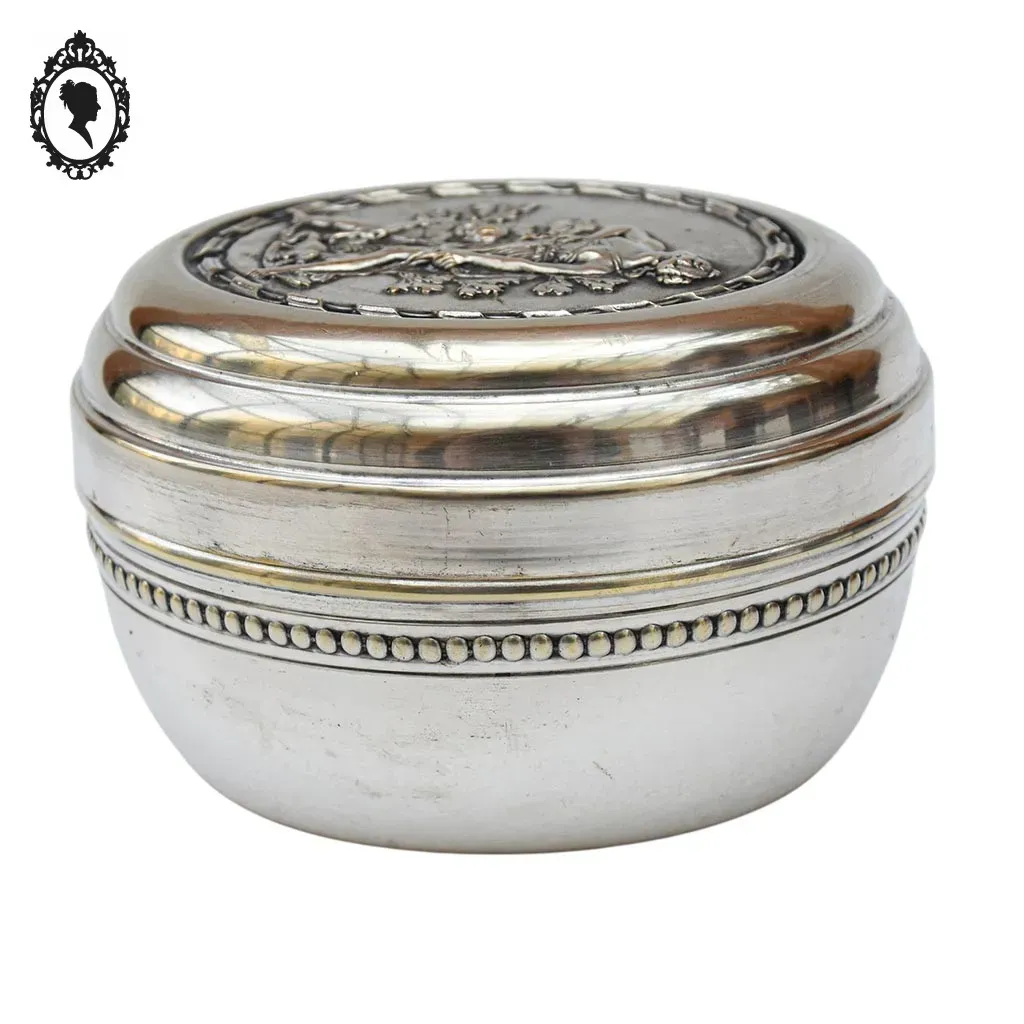 Boite ou bonbonnière en métal argenté ovale avec une scène romantique vintage – Image 7