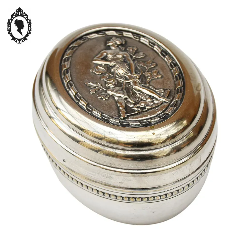Boite ou bonbonnière en métal argenté ovale avec une scène romantique vintage – Image 8